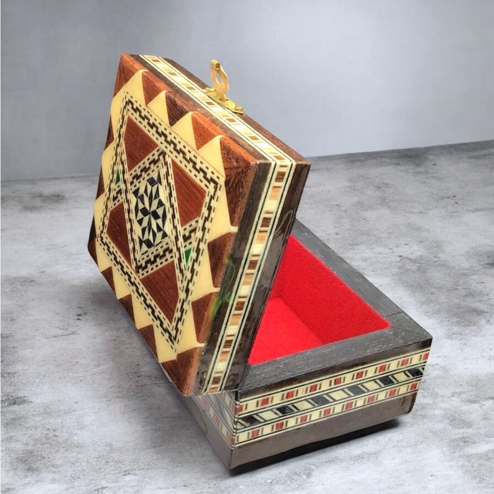 🌺Vintage Inlaid Wood/Marquetry Box from Spain - Picture 4 of 12